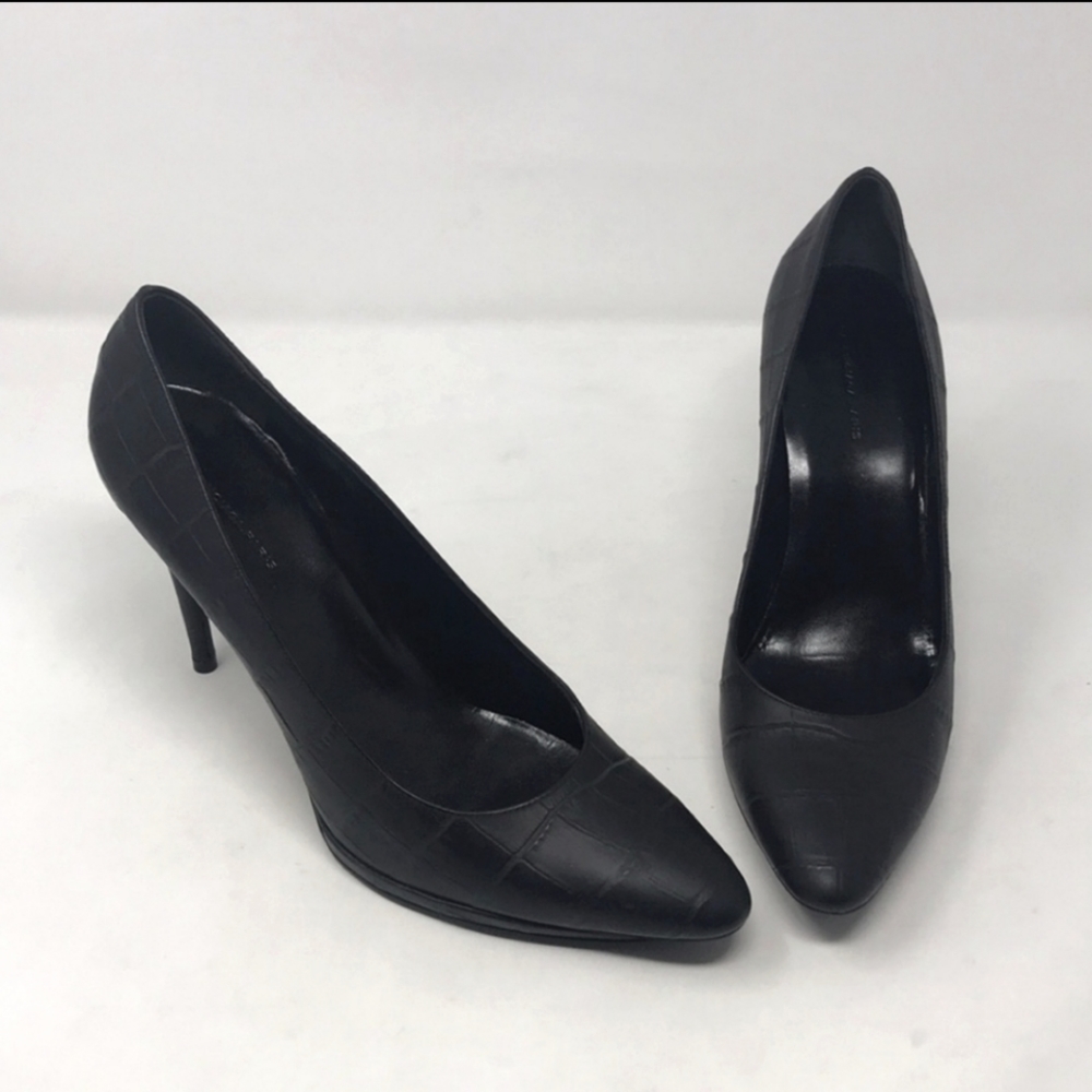 🌟MUST GO!! MAKE OFFER!🌟 Balenciaga Black Embossed Leather Heels